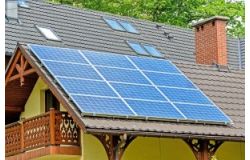 Peut-on installer des panneaux solaires sur un toit amianté ?
